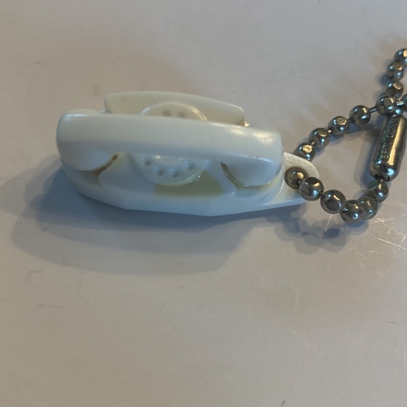 1960 Princess phone and Teddy bear keychains. - Picture 6 of 6